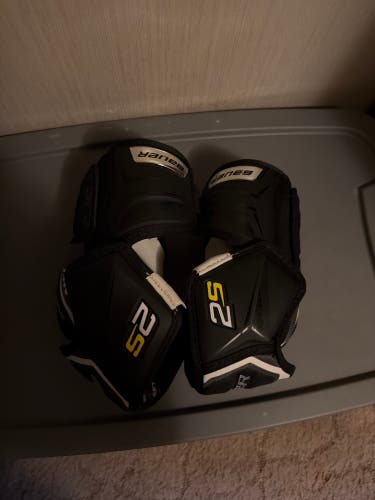 Senior Small Bauer Supreme 2S Elbow Pads (Used)