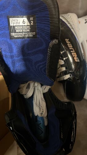 2025 Bauer Vapor Flylite Hockey Skates Size 6 with ti blades
