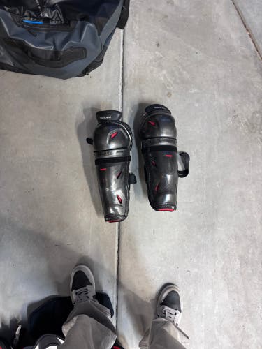 Intermediate Bauer Vapor 3X Pro 13" Shin Pads (Used)
