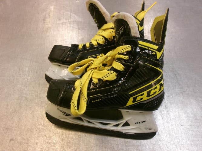 Used CCM SUPER TACKS Youth Hockey Skate Youth 13.5 11339-S000207960