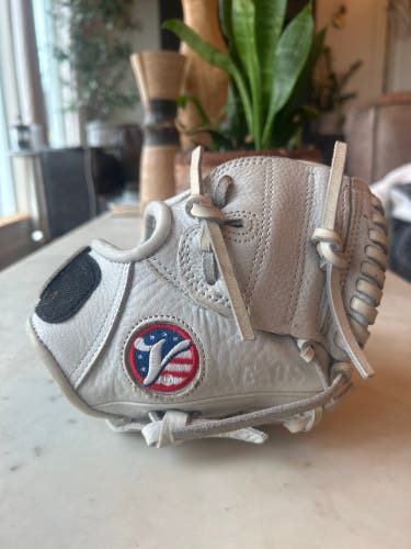 RH Infield Baseball Glove 8" (Used)