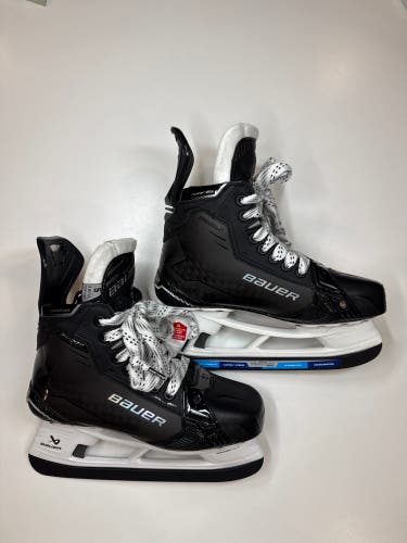 Black 2024 Bauer Supreme Shadow Hockey Skates Regular Width Size 5 (New)