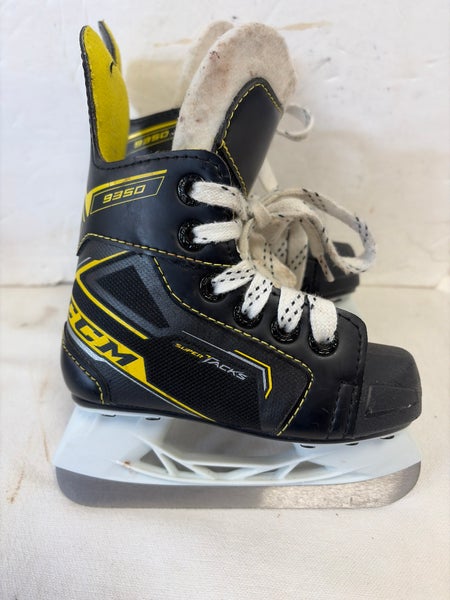 CCM Super Tacks 9350 Hockey Skates Regular Width 7 (Used)