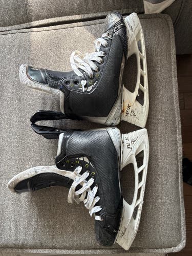 2021 Bauer Vapor Hyperlite Hockey Skates Regular Width Pro Stock 7 (Used)