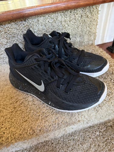 Men's Size M 7.0 (W 8.0) Nike Kyrie 2 Shoes (Used)