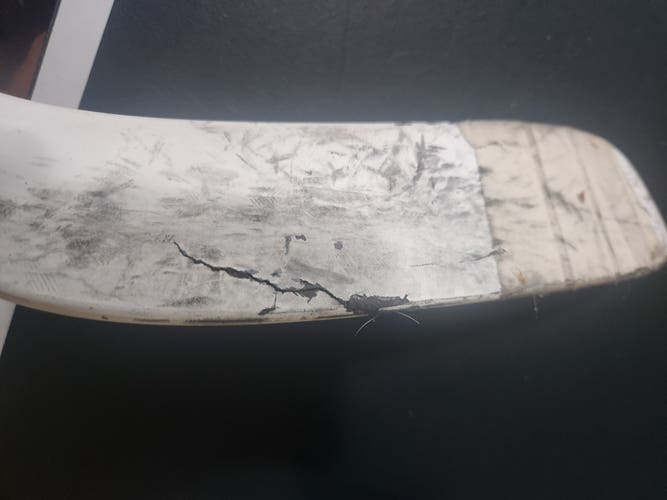 Senior Bauer Proto2 Right Handed P88 77 Flex (Used) CRACKED BLADE