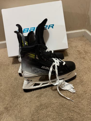 New Bauer Vapor Hyperlite 2 Hockey Skates Pro Stock (size: 10  3/4)