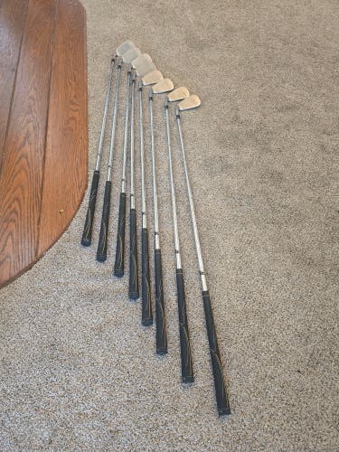 Men's TaylorMade Burner Plus Right Handed Iron Set Stiff Flex (8 Clubs) #4 - #9, PW, GW (Used)