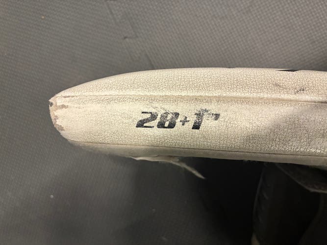 28" Warrior Ritual G4 Goalie Leg Pads (Used)