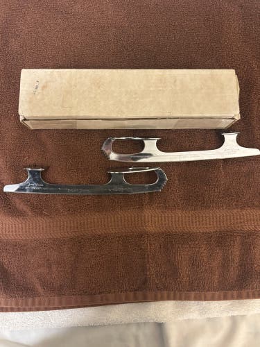 Vintage John Wilson Taylor's Special 9 Figure Skate Blades w/Box