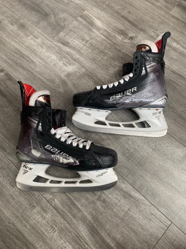 2023 Bauer Vapor X5 Pro Hockey Skates Regular Width 8.5 (Used)