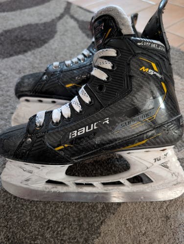 Bauer Supreme M5 Pro Hockey Skates 246 steel Size 5 Fit 3 (Used)