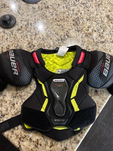 Medium Junior Bauer Vapor Shoulder Pads (Used)