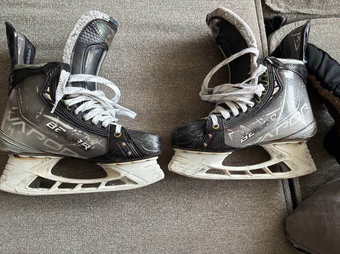 2021 Bauer Vapor Hyperlite Hockey Skates Narrow Width Pro Stock 7 (Used)