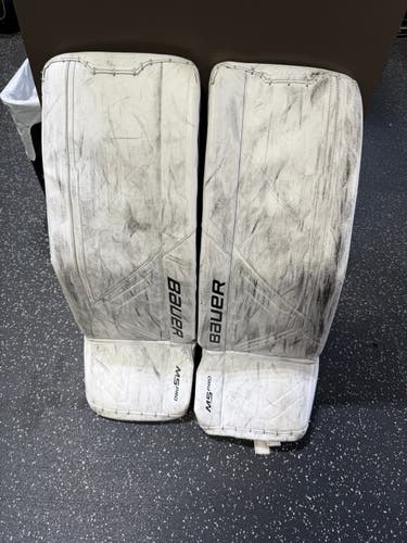 31" Bauer m5pro Goalie Leg Pads (Used)
