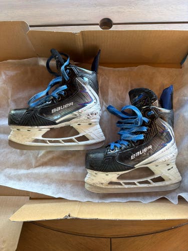 2025 Bauer Vapor Flylite Hockey Skates Regular Width 13 (Used)
