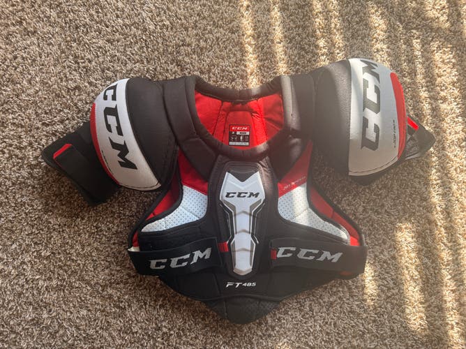Medium Senior CCM JetSpeed FT485 Shoulder Pads (New)