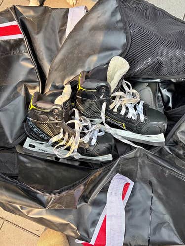CCM Super Tacks 9370 Hockey Goalie Skates - INT Size 5 (D)