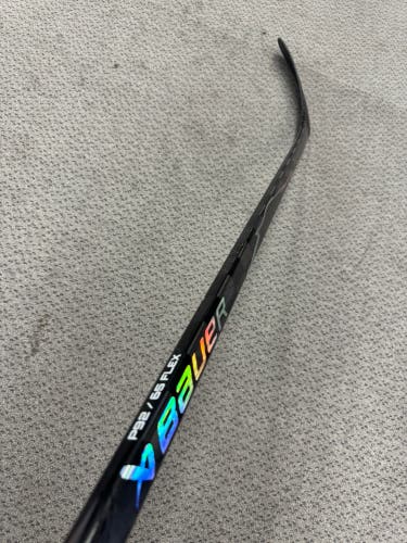 Intermediate Black Bauer FlyLite Right Handed Hockey Stick P92 65 Flex (New)