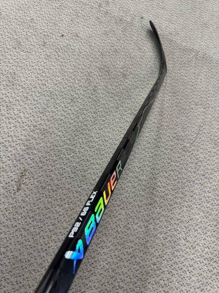 Intermediate Black Bauer FlyLite Right Handed Hockey Stick P92 65 Flex (New)