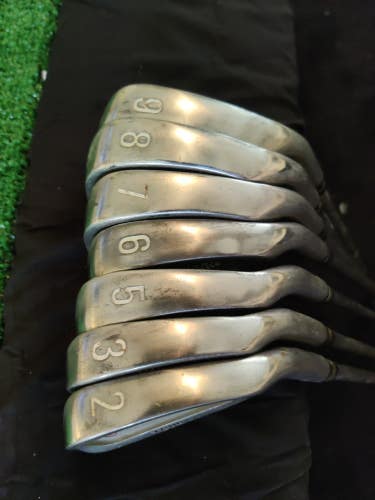 Cleveland Tour 2-9 Iron Set (No 4) Stiff Steel Shafts Right Handed