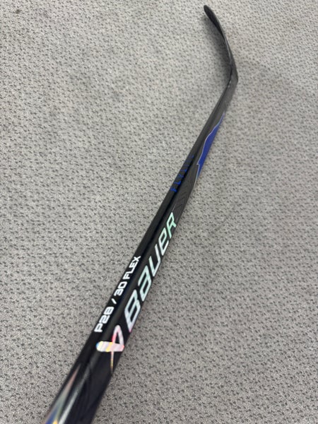 Bauer Blue Bauer. Flylite Right Handed Hockey Stick P28 30 Flex (New)