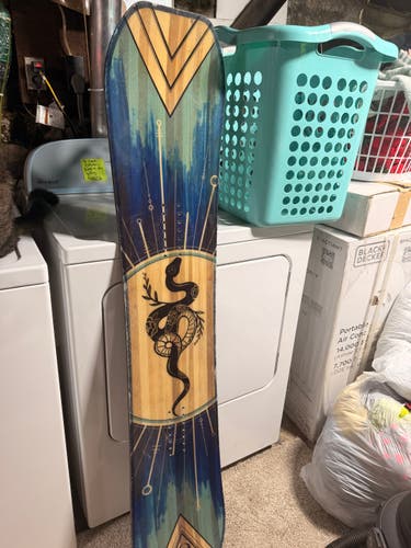 Unisex Snowboard All Mountain Without Bindings Medium Flex True Twin 144 cm (Used)