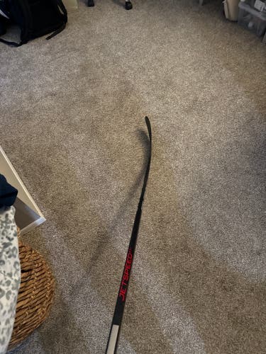 Senior CCM JetSpeed Team Right Handed Hockey Stick P28 85 Flex (New)