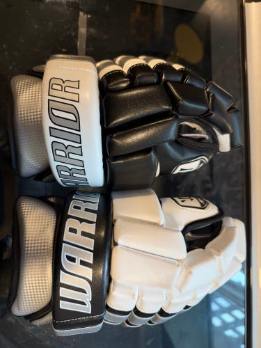 LA Kings inverse mic Warrior Franchise Gloves 14" Pro Stock (Used)