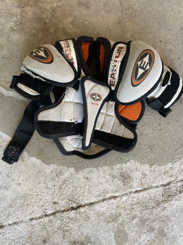 Small Junior Easton Shoulder Pads (Used)