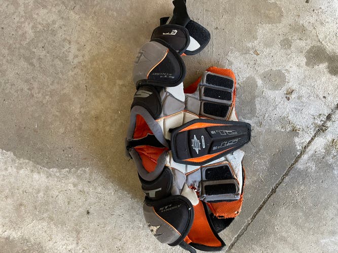 Medium Junior Easton Shoulder Pads (Used)