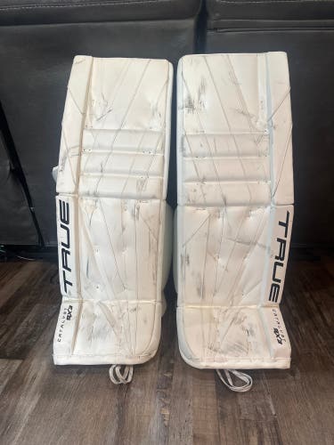 34"+2 True Catalyst 9X3 Goalie Leg Pads (Used)
