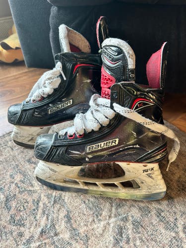 2017 Bauer Vapor 1X Hockey Skates Regular Width Size 4 (Used)