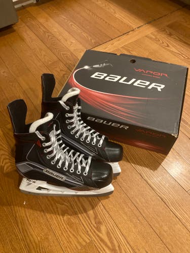 Black 2015 Bauer Vapor X500 Hockey Skates Regular Width 9.5 (New)