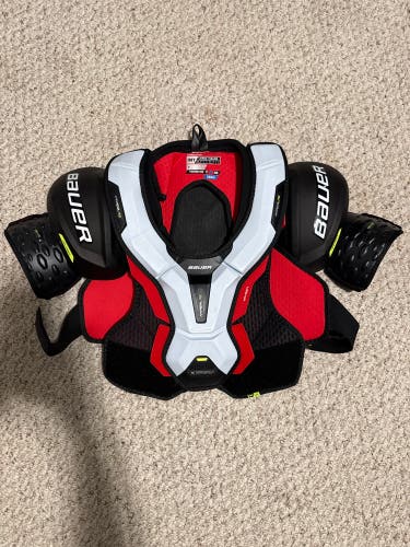 Men's Large Intermediate Bauer Vapor Hyperlite Shoulder Pads (New)