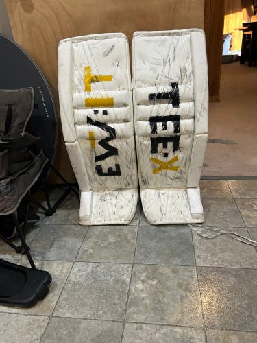 34" CCM Extreme Flex 4 Goalie Leg Pads Pro Stock (Used)