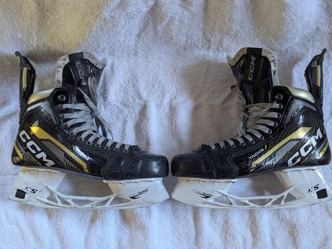 CCM AS-V Pro Hockey Skates Regular Width 9.5 (Used)