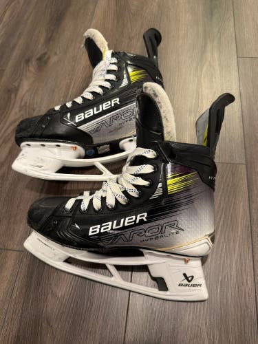 Bauer Vapor Hyperlite 2 Hockey Skates Regular Width Pro Stock Size 6 (Used)