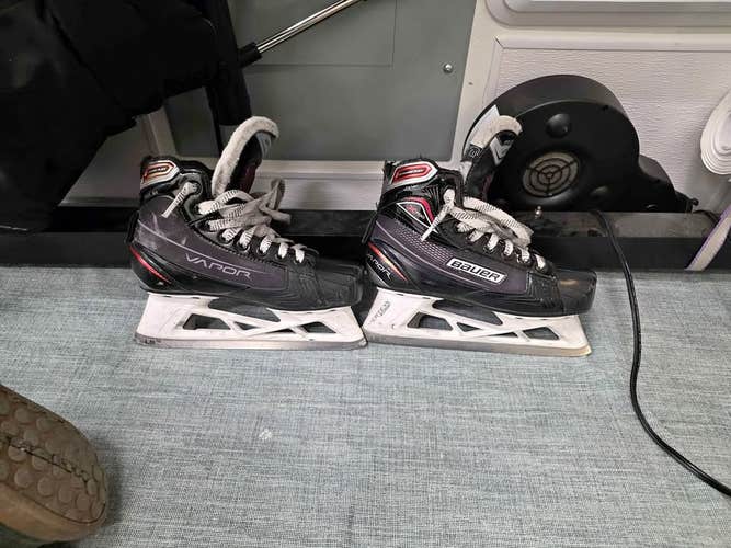 Bauer Vapor X700 Hockey Goalie Skates - Junior Size 3.5