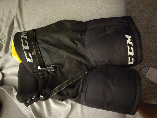 Junior Small CCM Tacks 9550 Hockey Pants (Used)