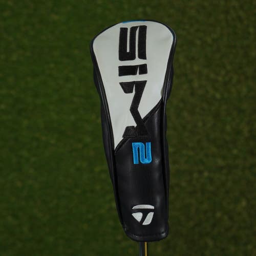 TAYLORMADE SIM2 HYBRID HEADCOVER CHANGEABLE NUMBERS X,2,3,4,5,6,7,9 WHITE BLACK