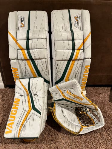 33" Vaughn V10 Pro Carbon Regular Goalie Full Set (Used)