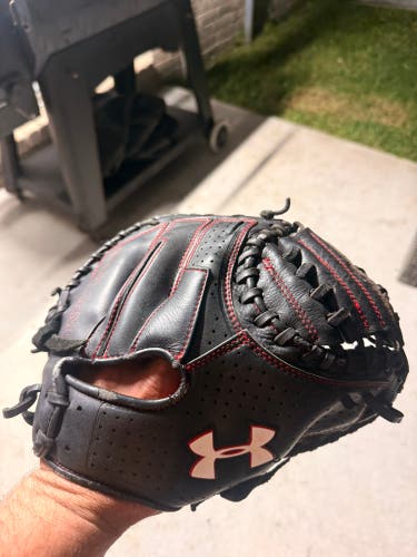 Under Armour RH Catcher's Glove 27 (Used)