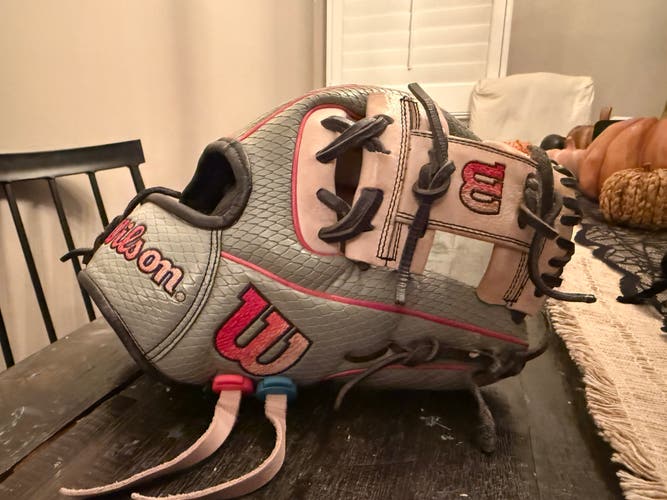 Wilson A2000 RH Infield Baseball Glove 11.25" (Used)