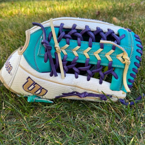 NEW Wilson A2000 T125 12.5” Fastpitch Softball Glove RH - WBW103947125