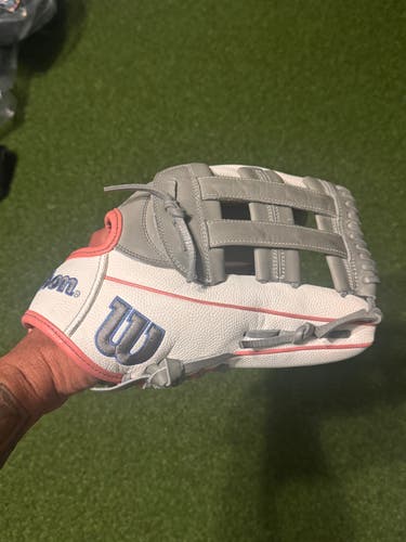 Wilson RH A2000 Softball Glove 12.25" (Used)