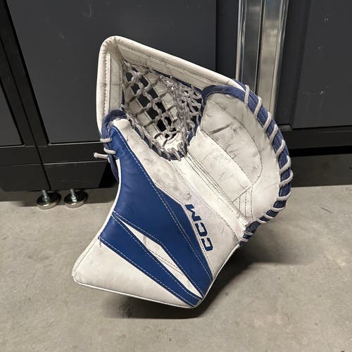 CCM Axis F5 Regular Jr Glove (Used)
