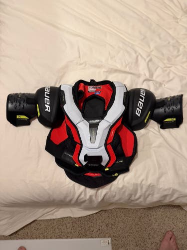 Large Intermediate Bauer Vapor Hyperlite Shoulder Pads (Used)