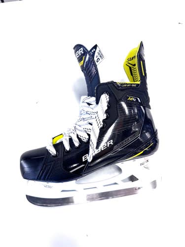 Used Bauer M4 FIT 2 Intermediate Hockey Skate Black Intermediate 5.5 11860-S000317517