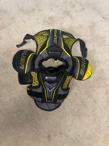 Small Junior Bauer Supreme 1S Shoulder Pads (Used)(Velcro is worn out)
